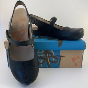 OTBT Sling-Back Closed-Toe Wedges